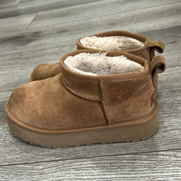 UGG Classic Ultra Mini Platform - Picture 8 of 11